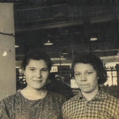Раиза Михайлова и Инна Полякова (Здышова)