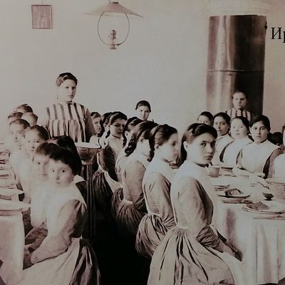Ученицы Сиропитательного дома Елизаветы Медведниковой